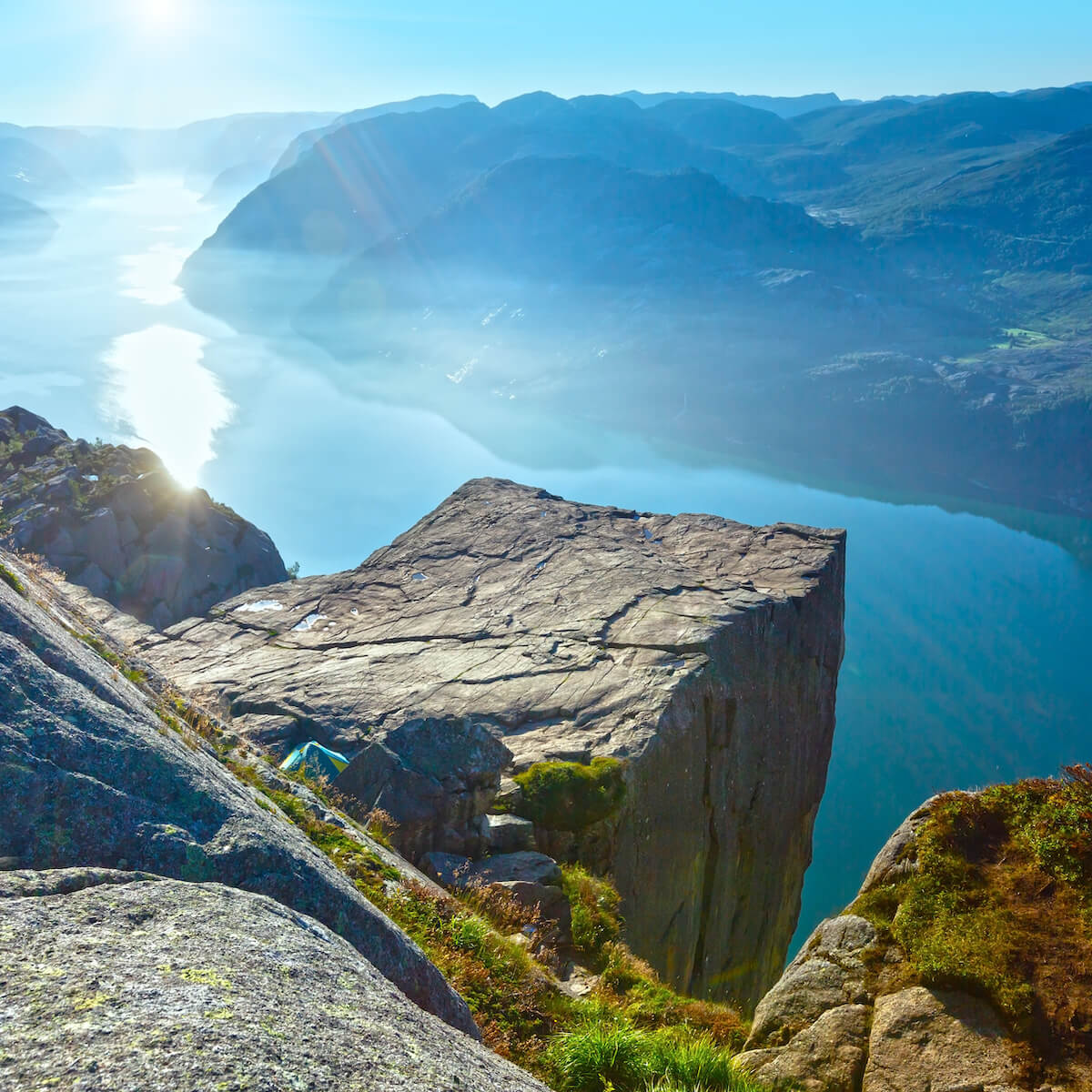 Roca Preikestolen en Noruega sin turistas